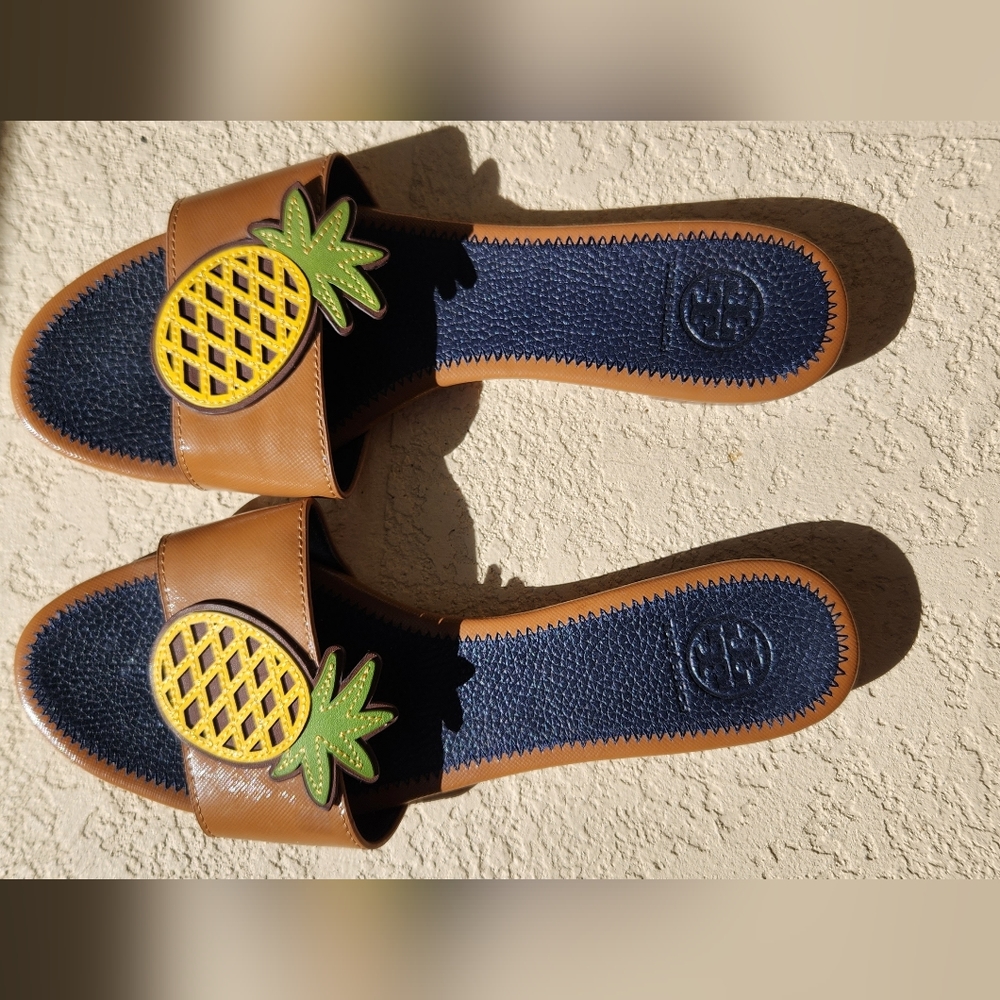 Tory Burch 9.5 Sandler with pi eapple
